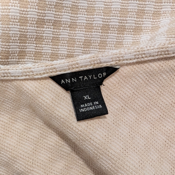 Gingham Flutter Sleeve V-Neck Tee - Picture 5 of 5